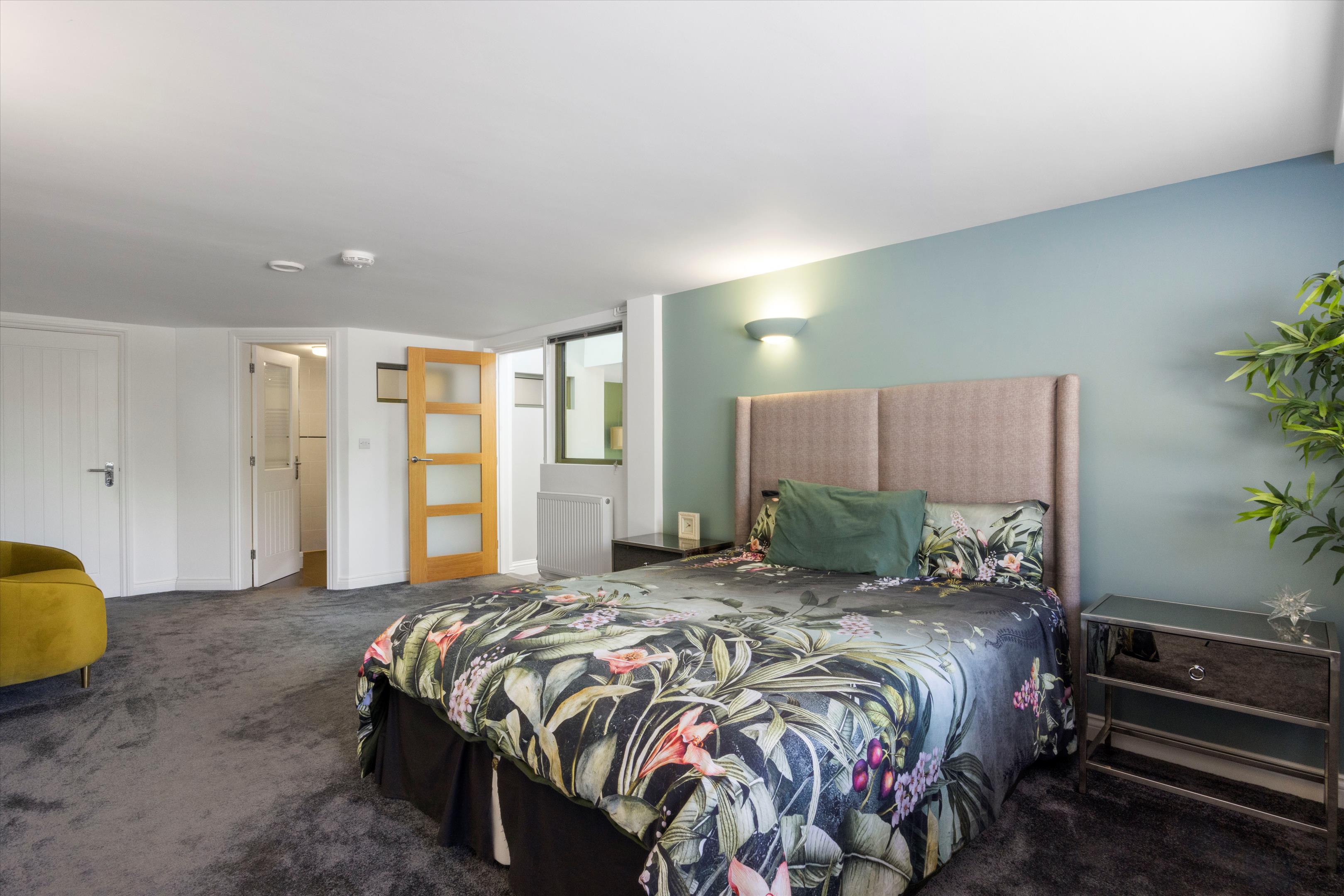 Cleeve Hill, Cheltenham, Gloucestershire GL52