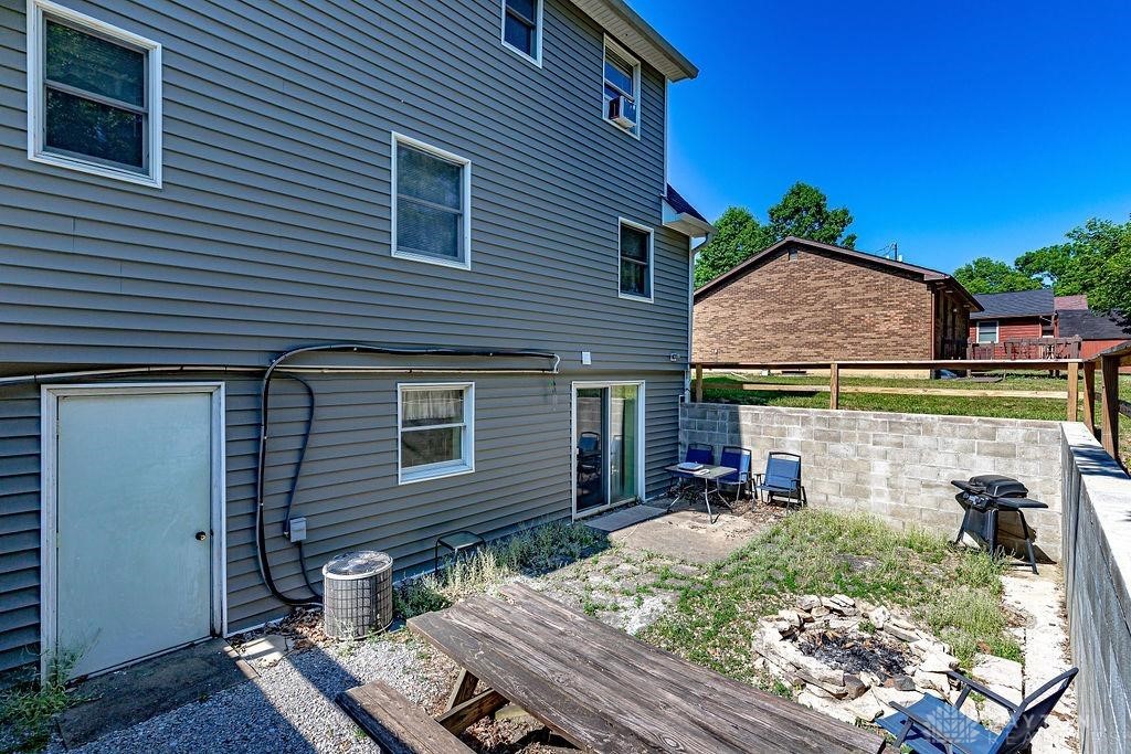 200 W Sycamore Street