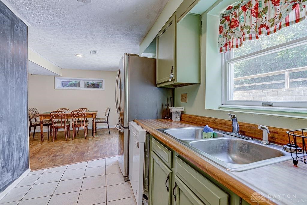 200 W Sycamore Street