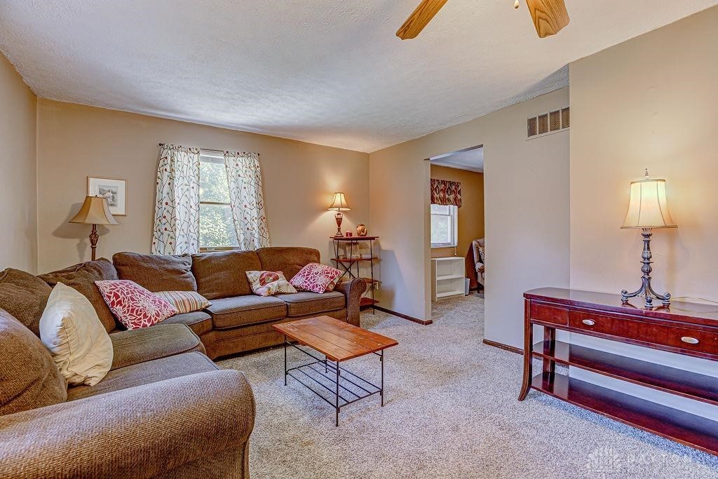 200 W Sycamore Street