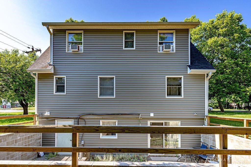 200 W Sycamore Street