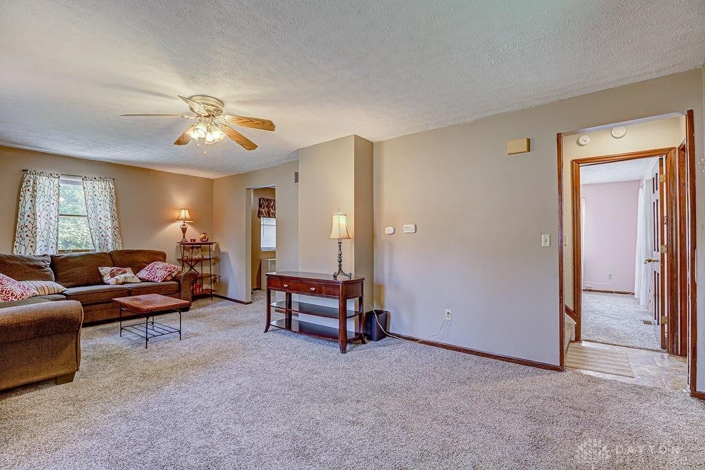 200 W Sycamore Street