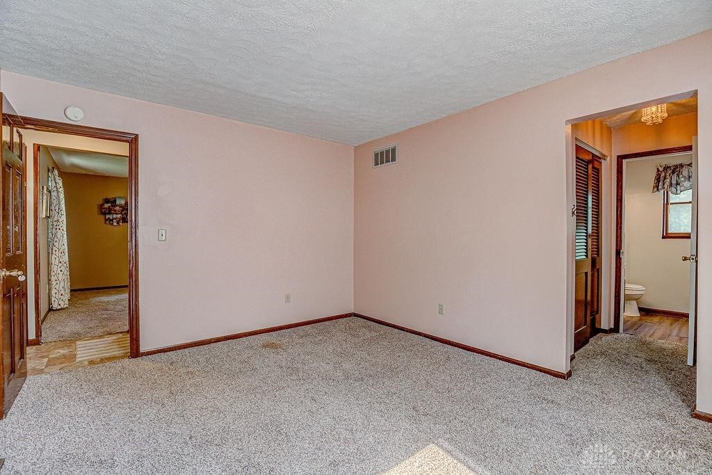 200 W Sycamore Street