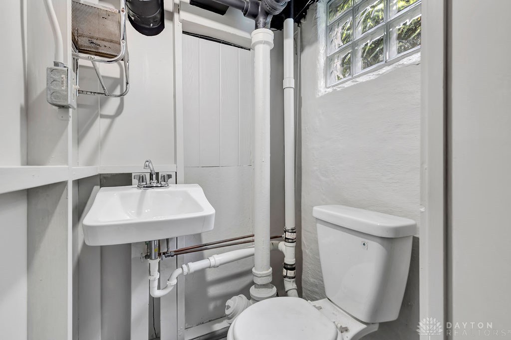 1475 Antoinette Avenue