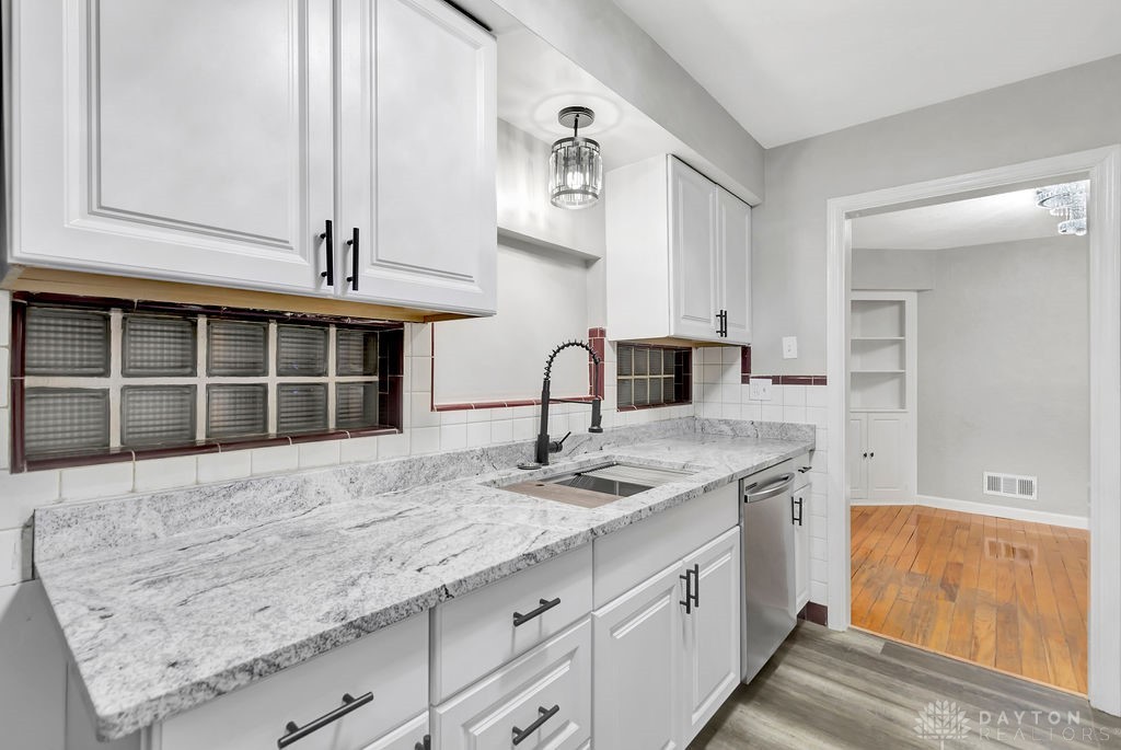 1475 Antoinette Avenue