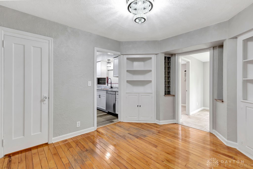 1475 Antoinette Avenue