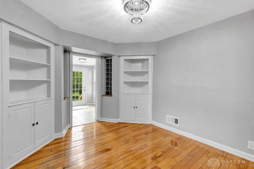 1475 Antoinette Avenue