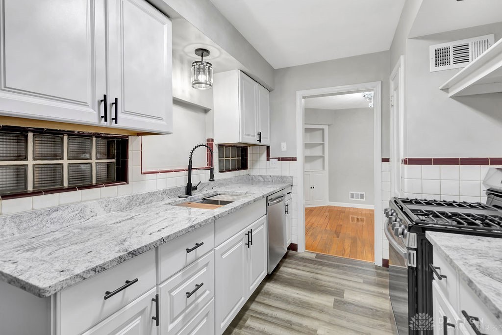 1475 Antoinette Avenue