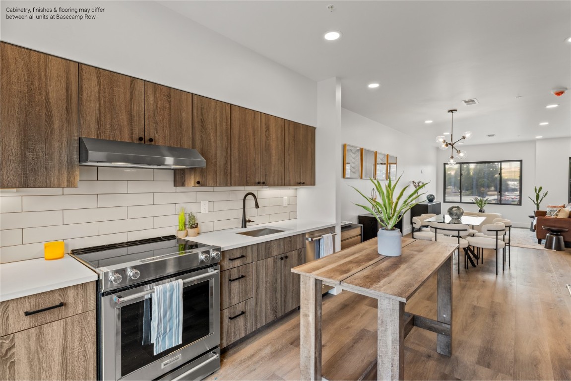 1875 Luna LANE 4