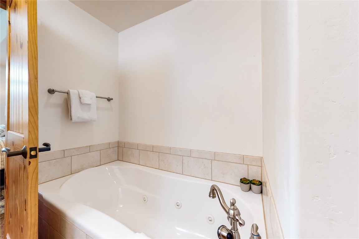 1110 Yampa STREET R8