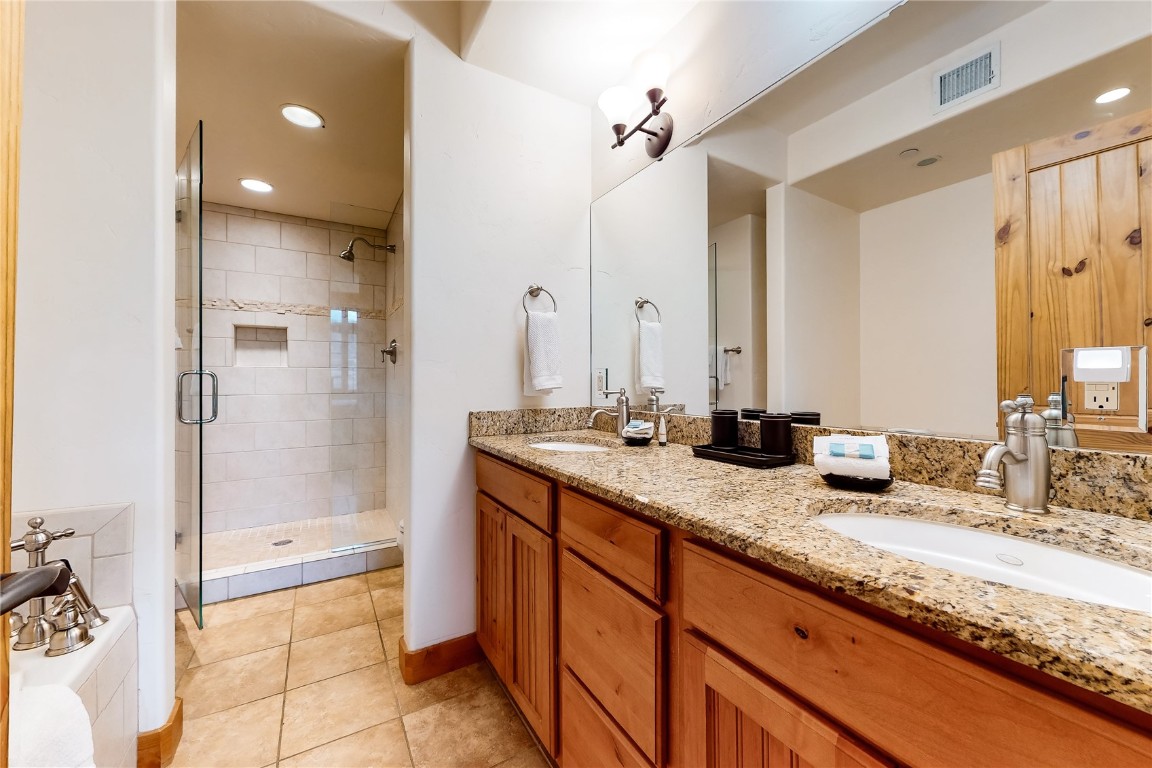 1110 Yampa STREET R8