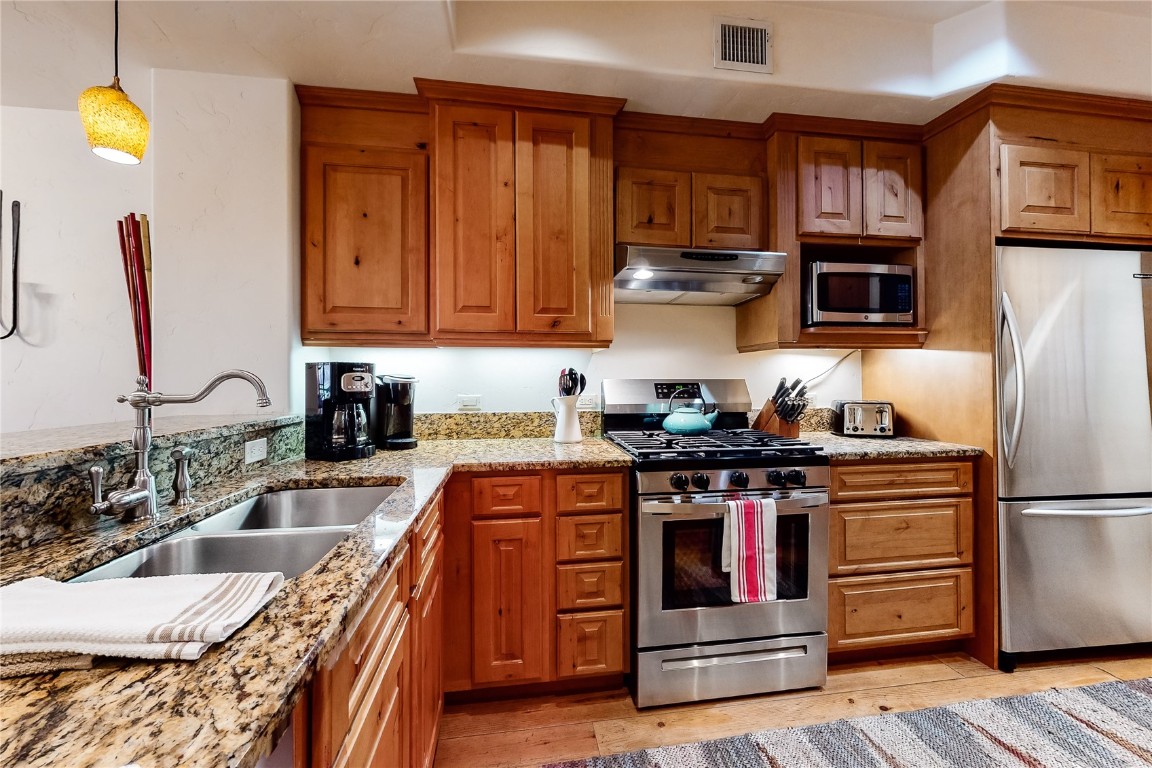 1110 Yampa STREET R8