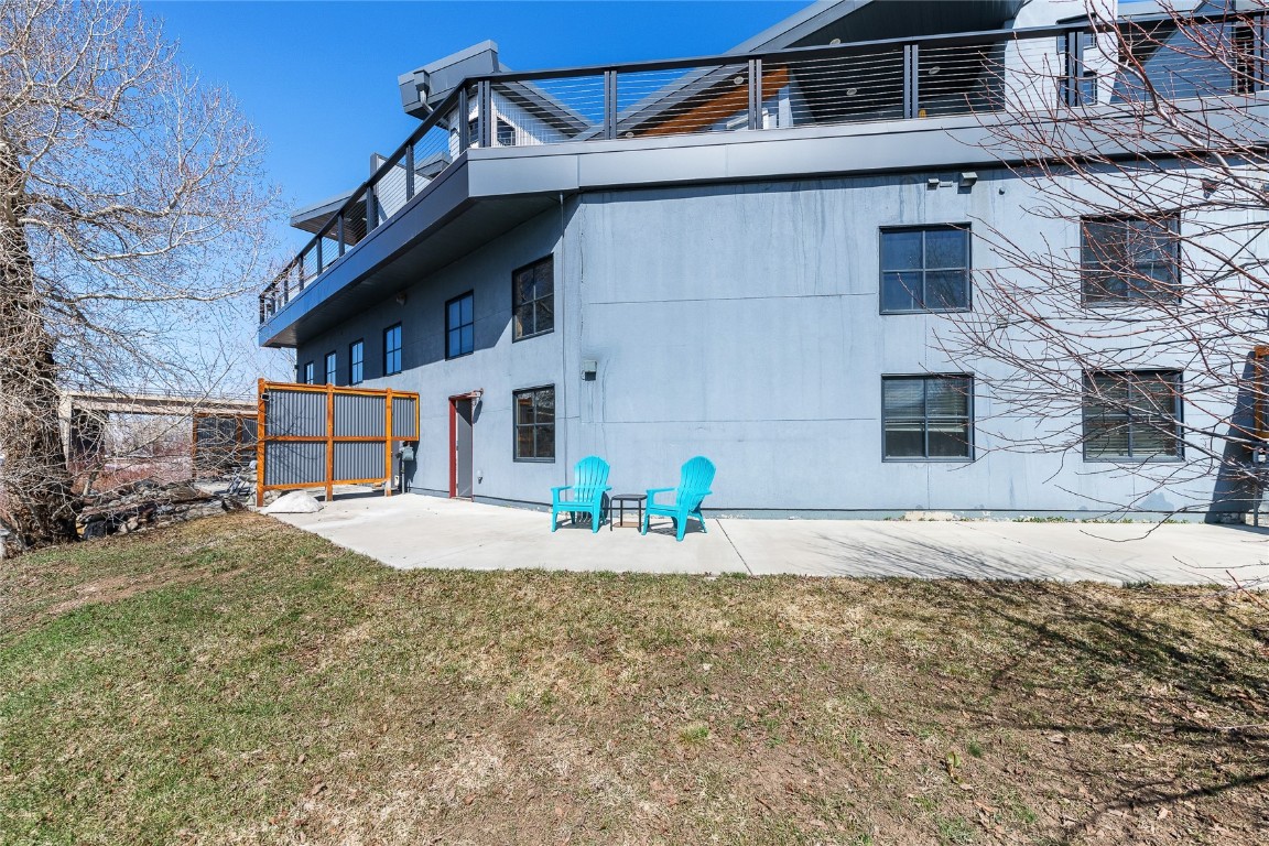 1900 BRIDGE LANE 2
