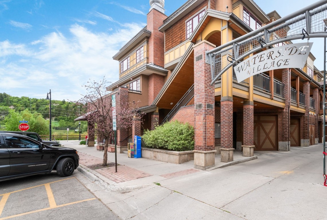 1110 Yampa STREET R8