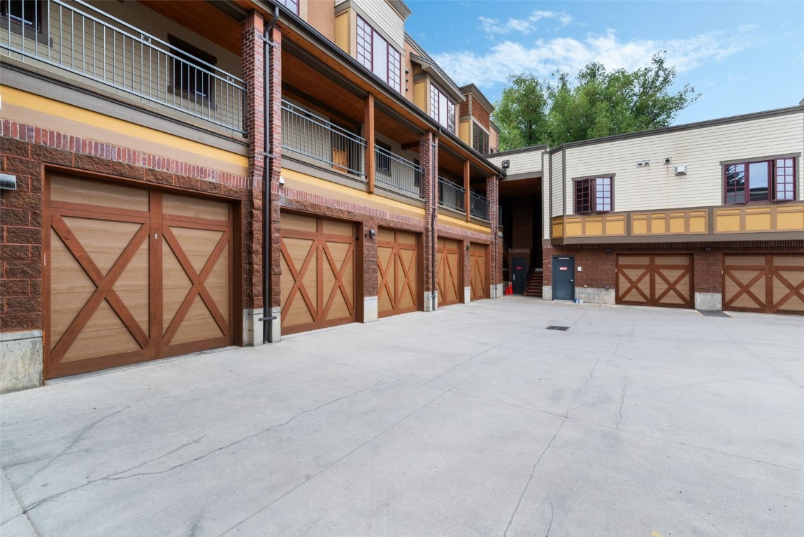 1110 Yampa STREET R8