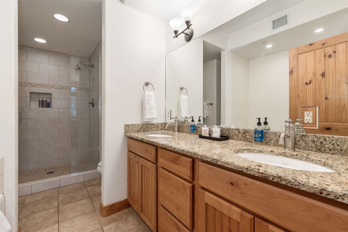 1110 Yampa STREET R8