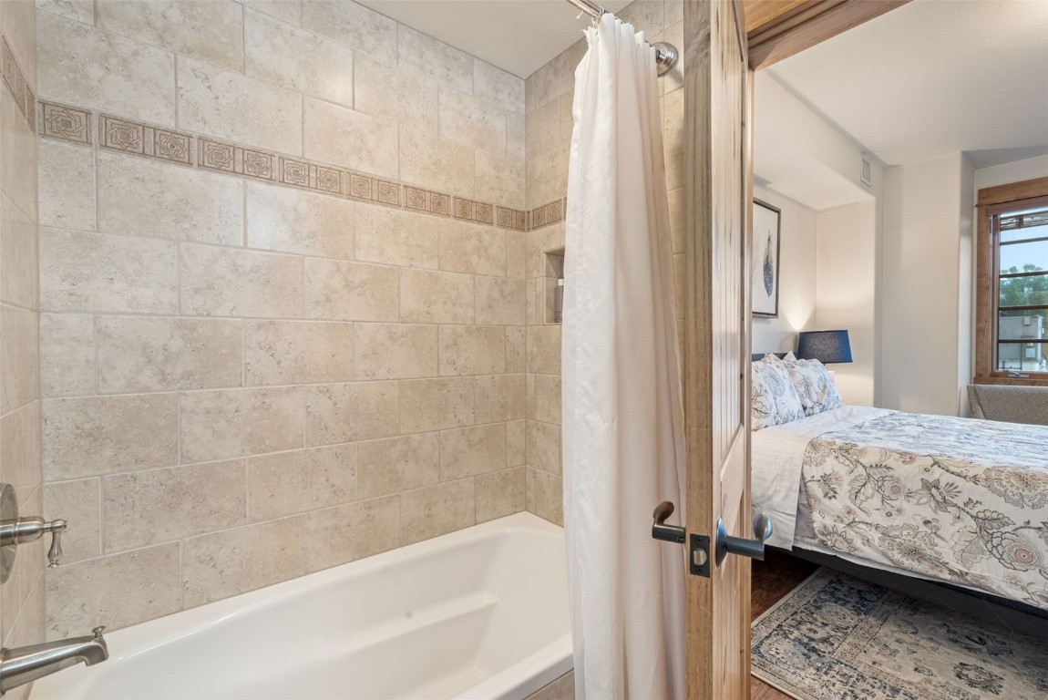 1110 Yampa STREET R8