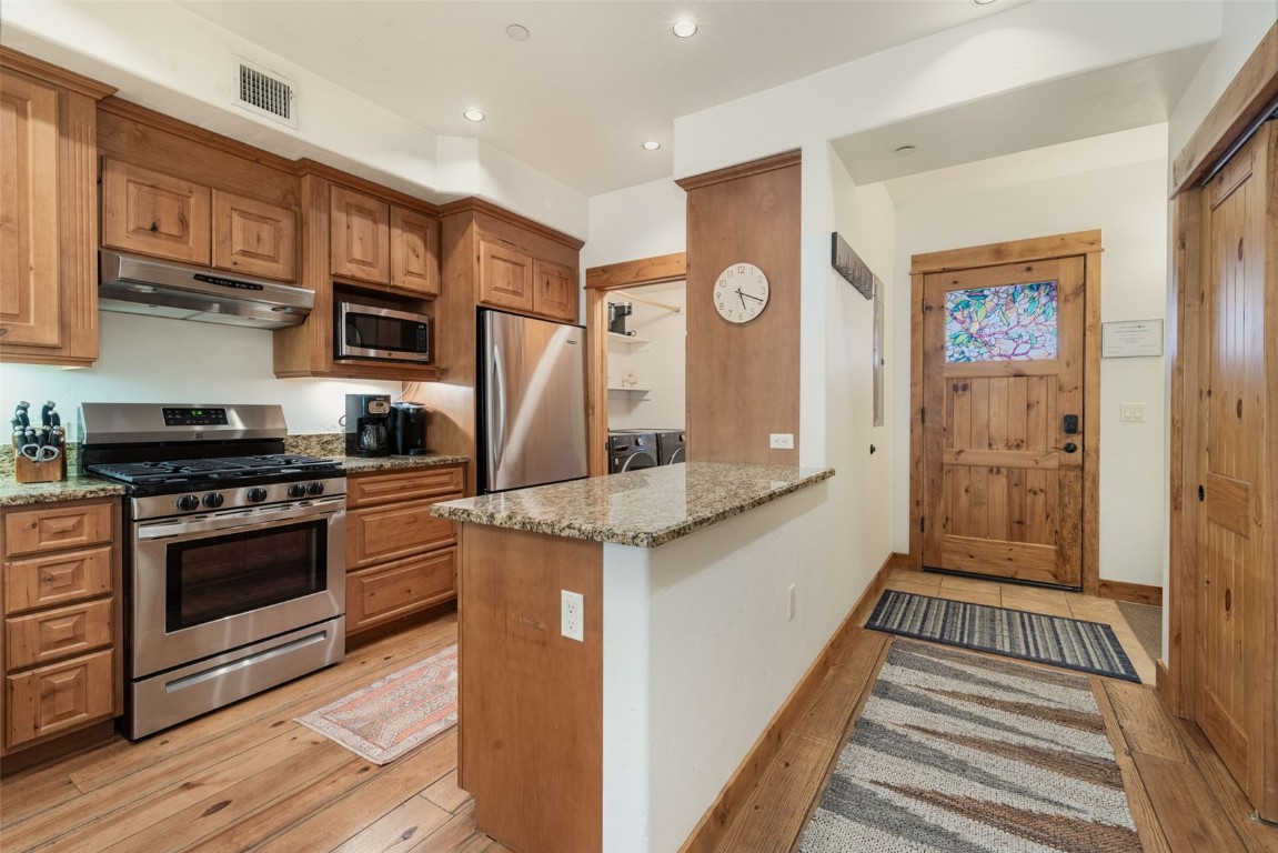 1110 Yampa STREET R8