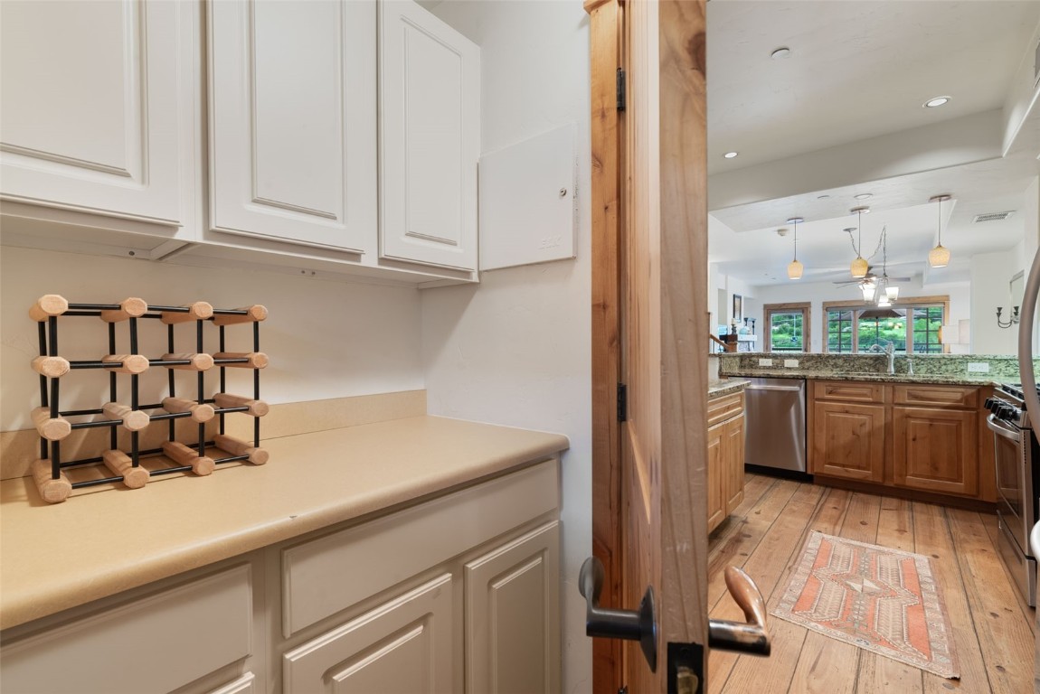 1110 Yampa STREET R8