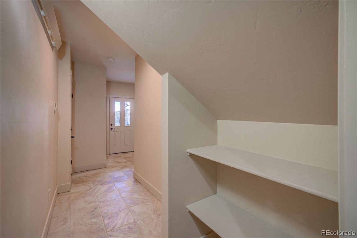 142 Oak Ridge CIRCLE