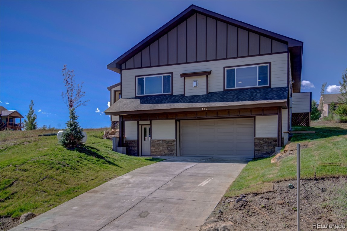 142 Oak Ridge CIRCLE