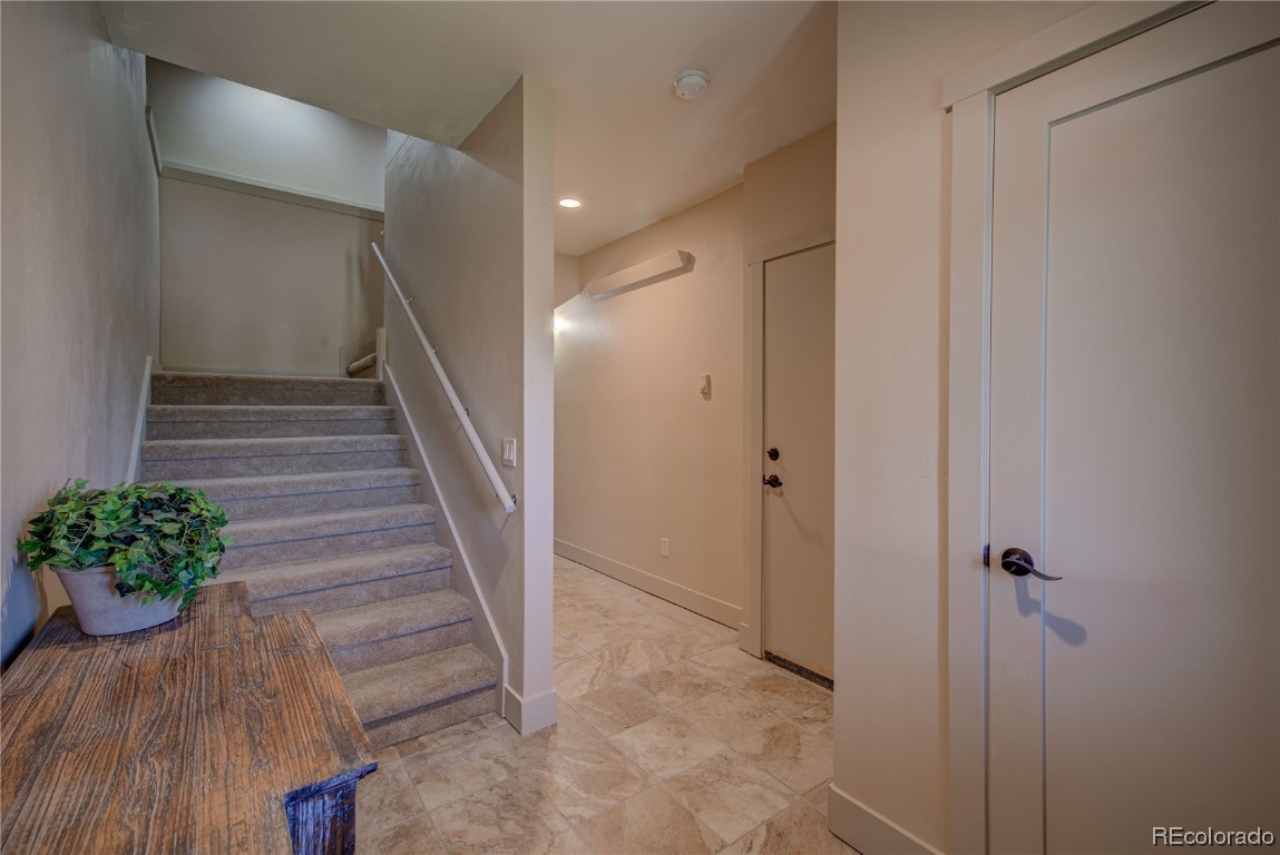 142 Oak Ridge CIRCLE