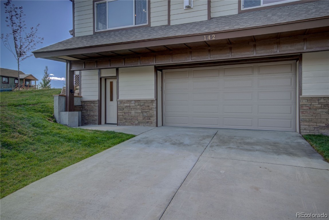 142 Oak Ridge CIRCLE