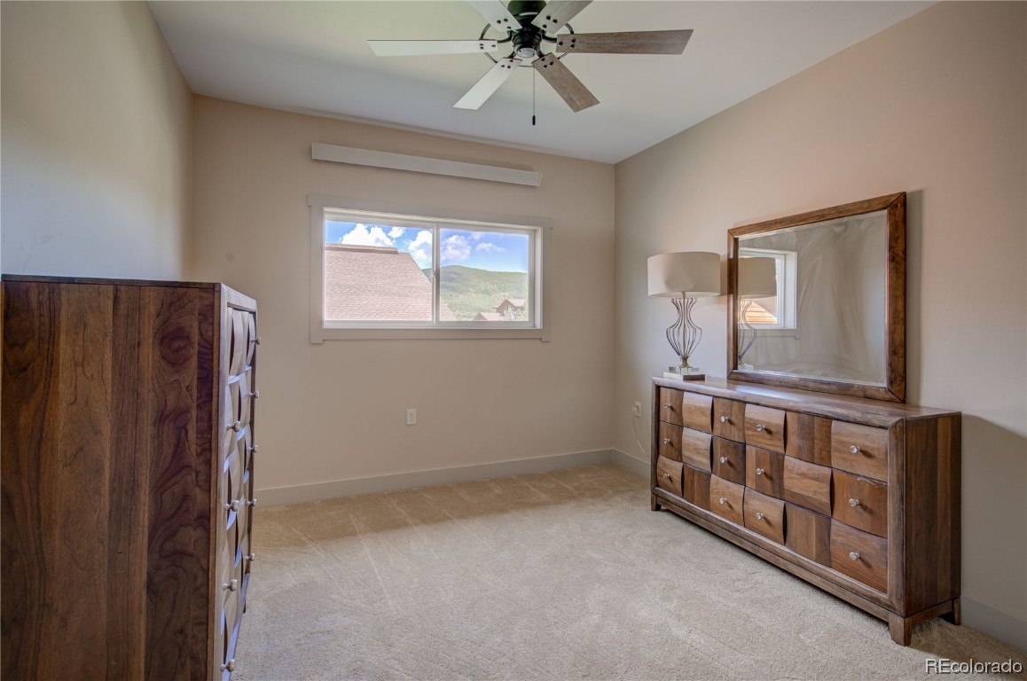 142 Oak Ridge CIRCLE