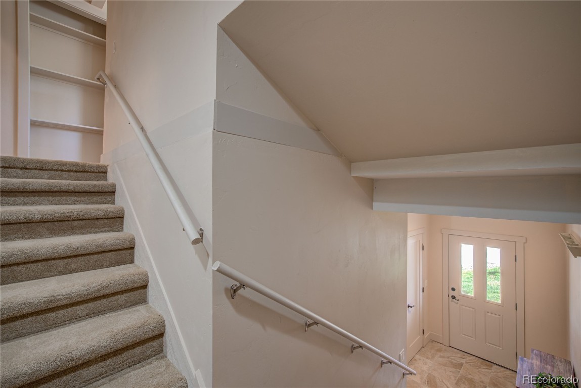 142 Oak Ridge CIRCLE