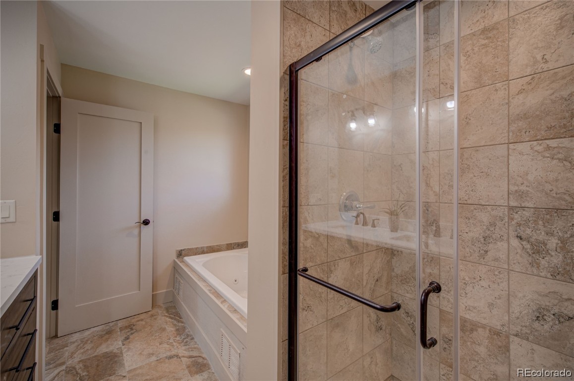 142 Oak Ridge CIRCLE