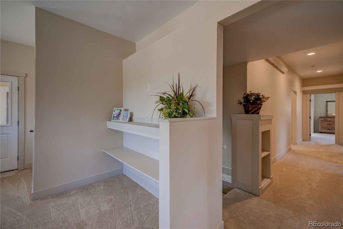 142 Oak Ridge CIRCLE