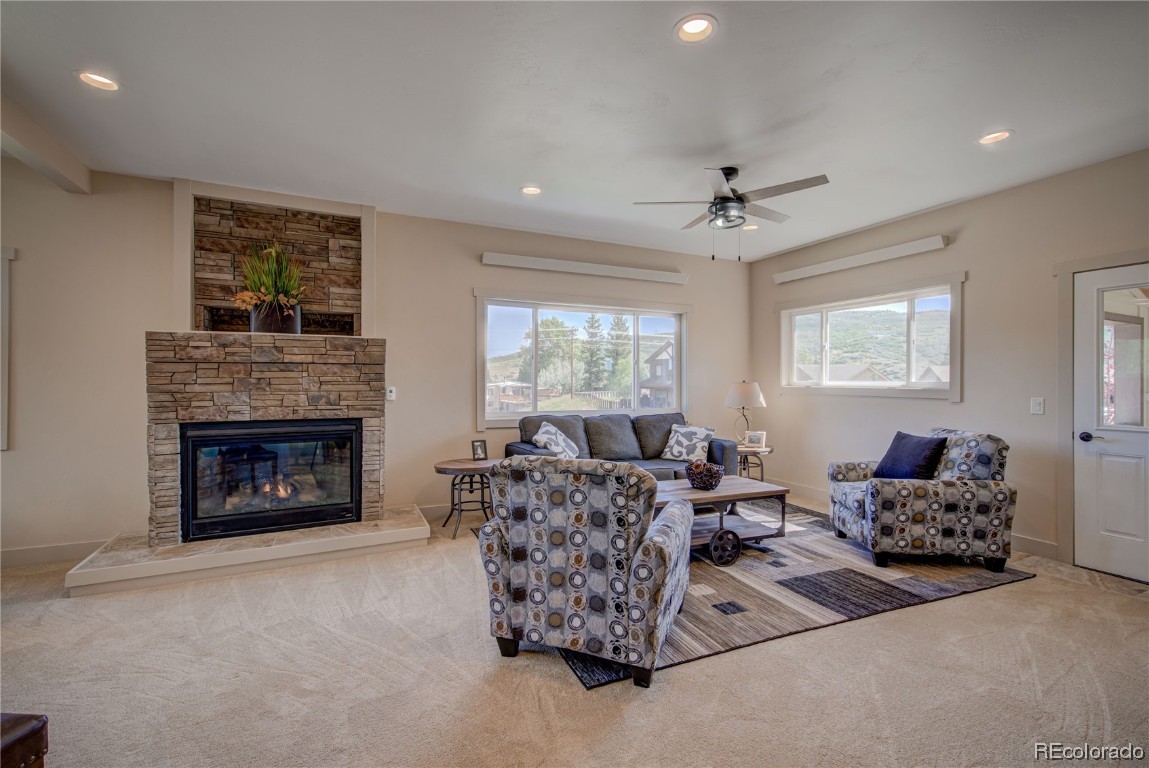 142 Oak Ridge CIRCLE