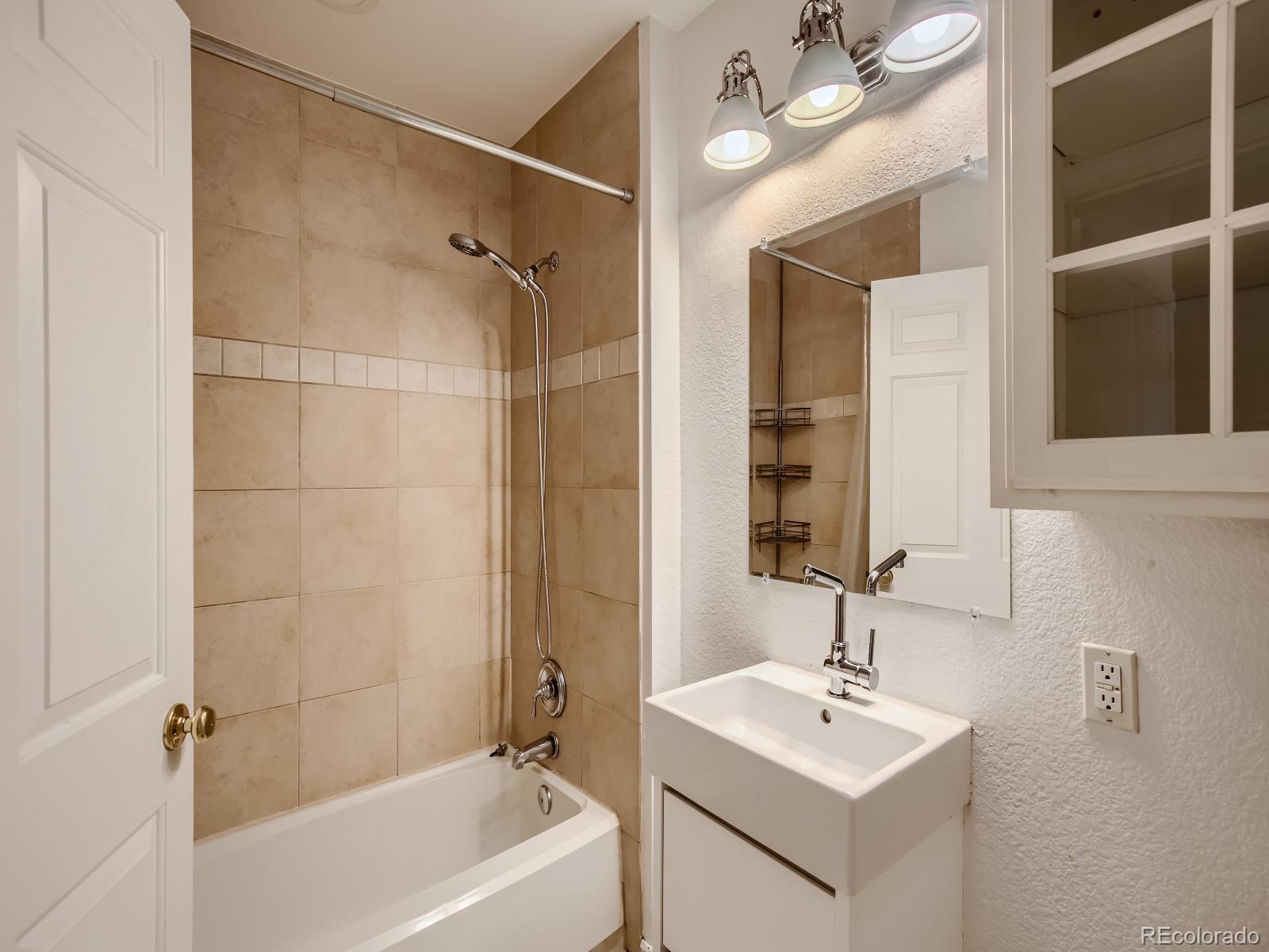 800 E 18th Avenue Unit: 208