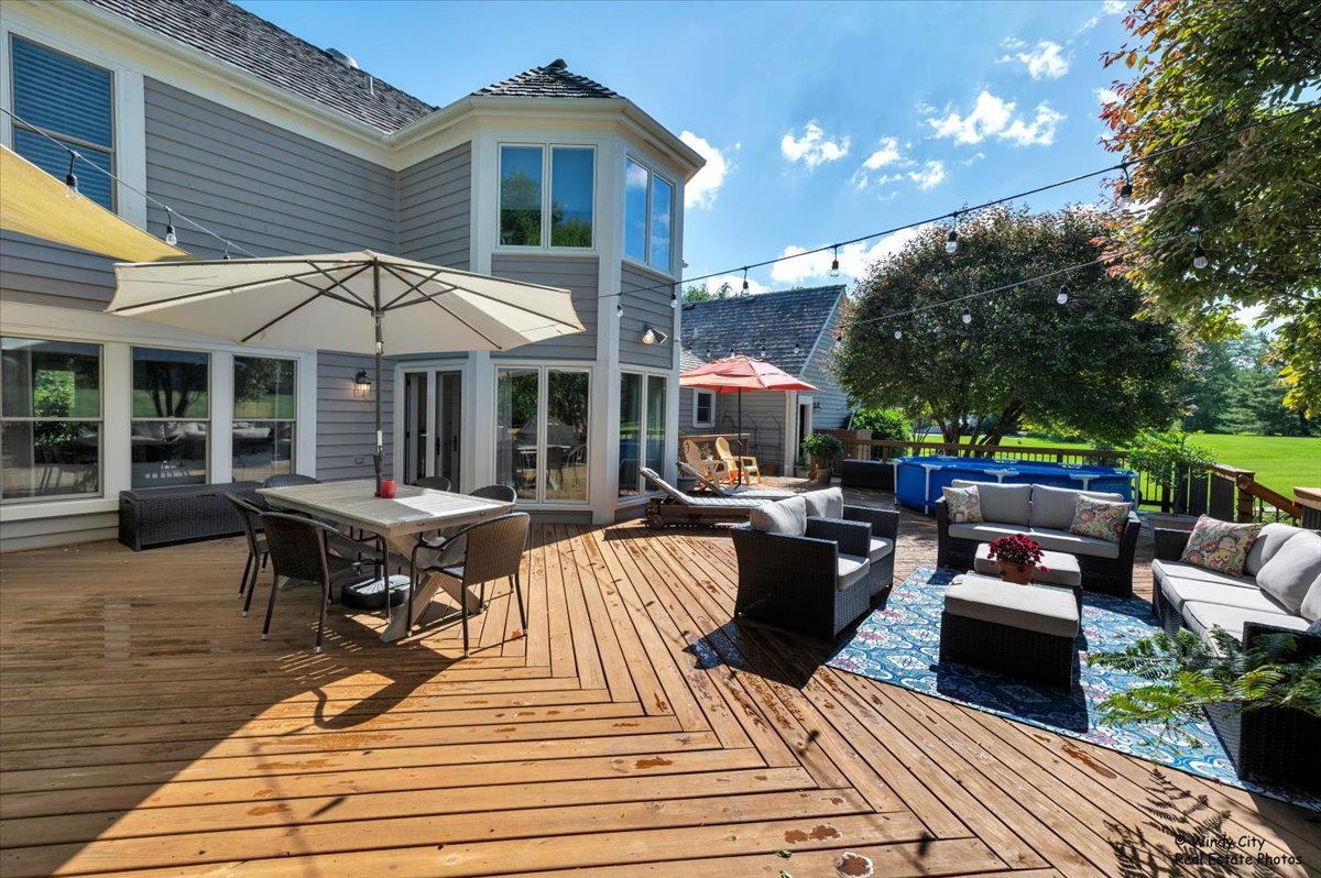 21211 W Laurel Lane