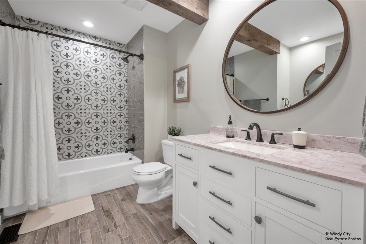 21211 W Laurel Lane