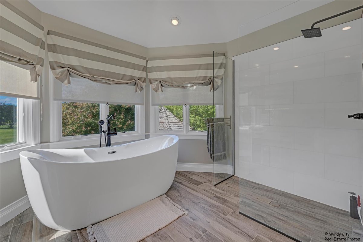 21211 W Laurel Lane