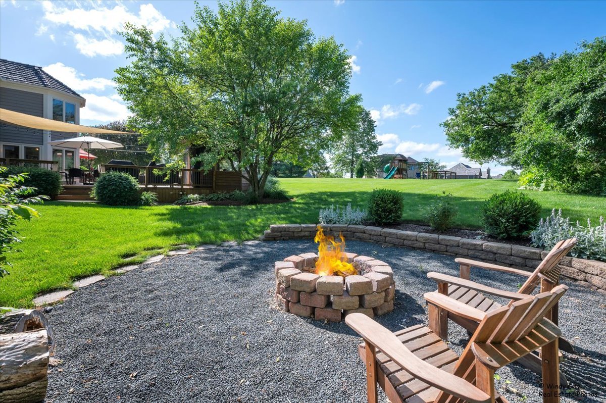 21211 W Laurel Lane
