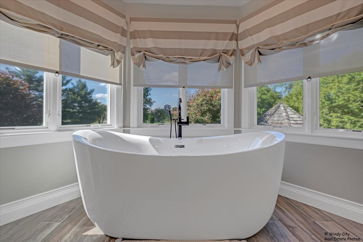 21211 W Laurel Lane