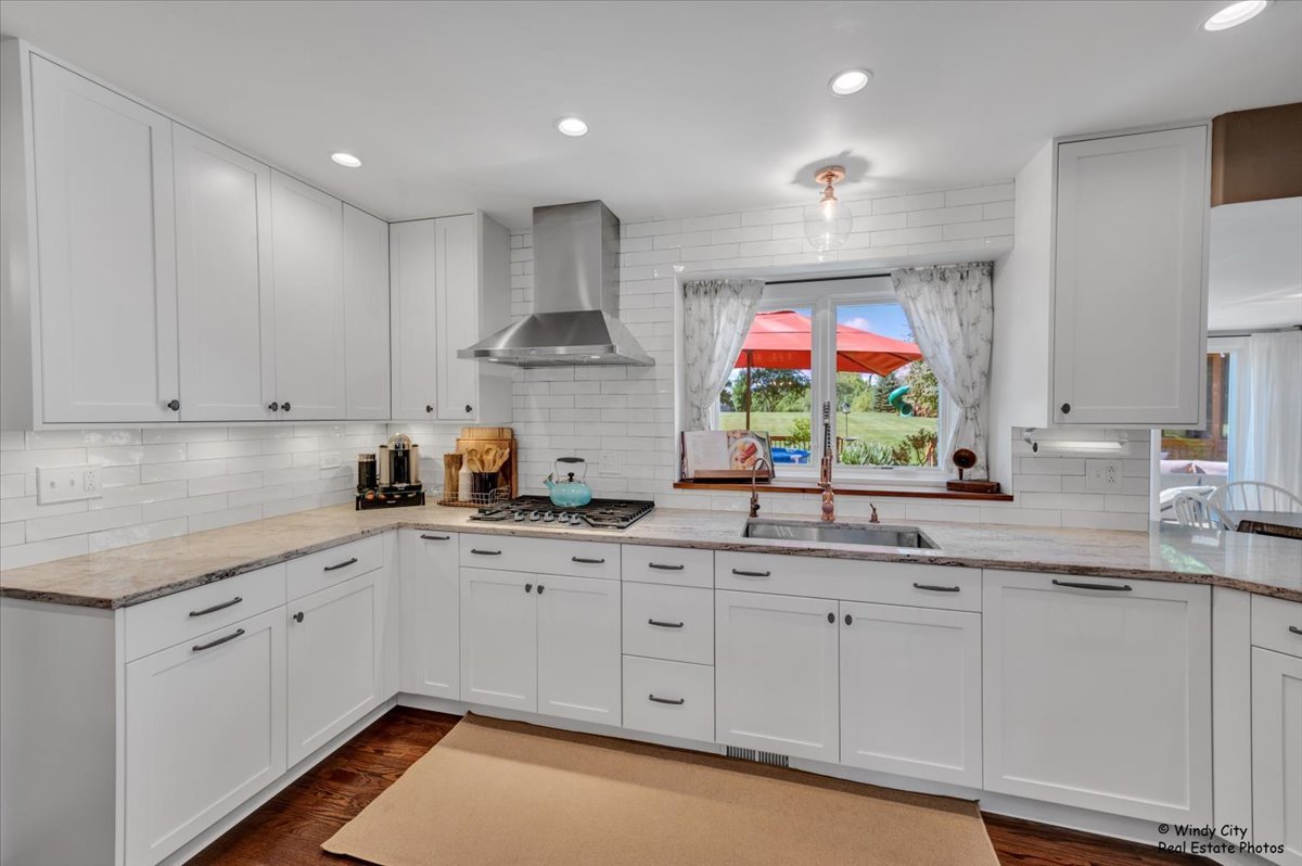21211 W Laurel Lane