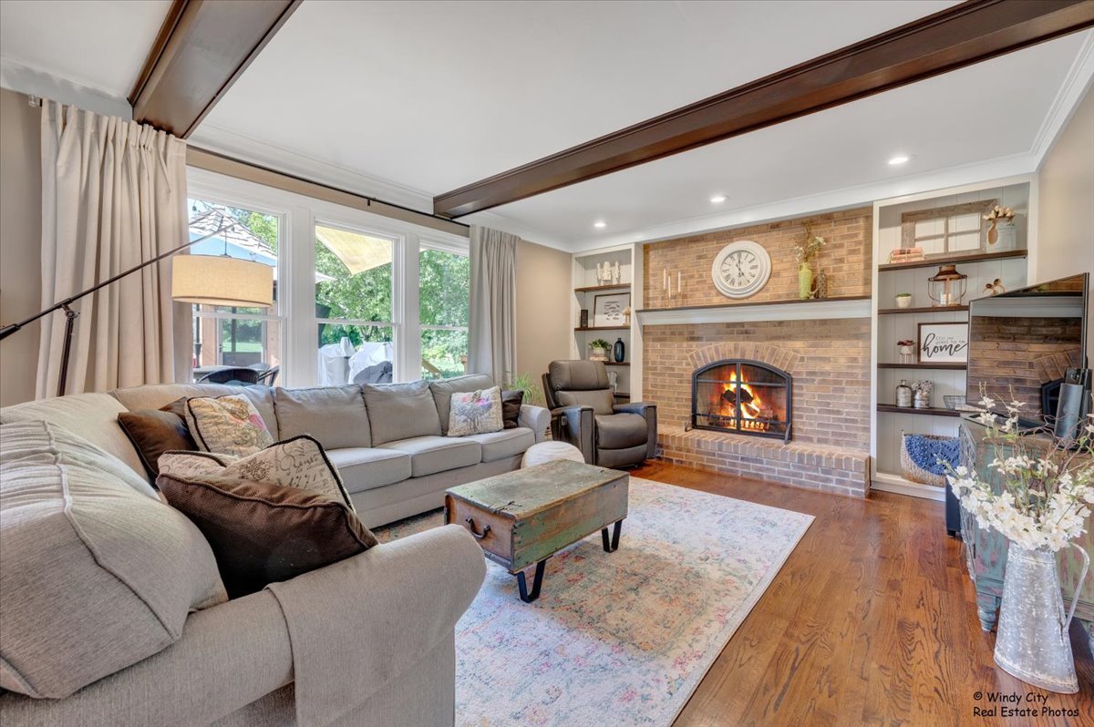 21211 W Laurel Lane