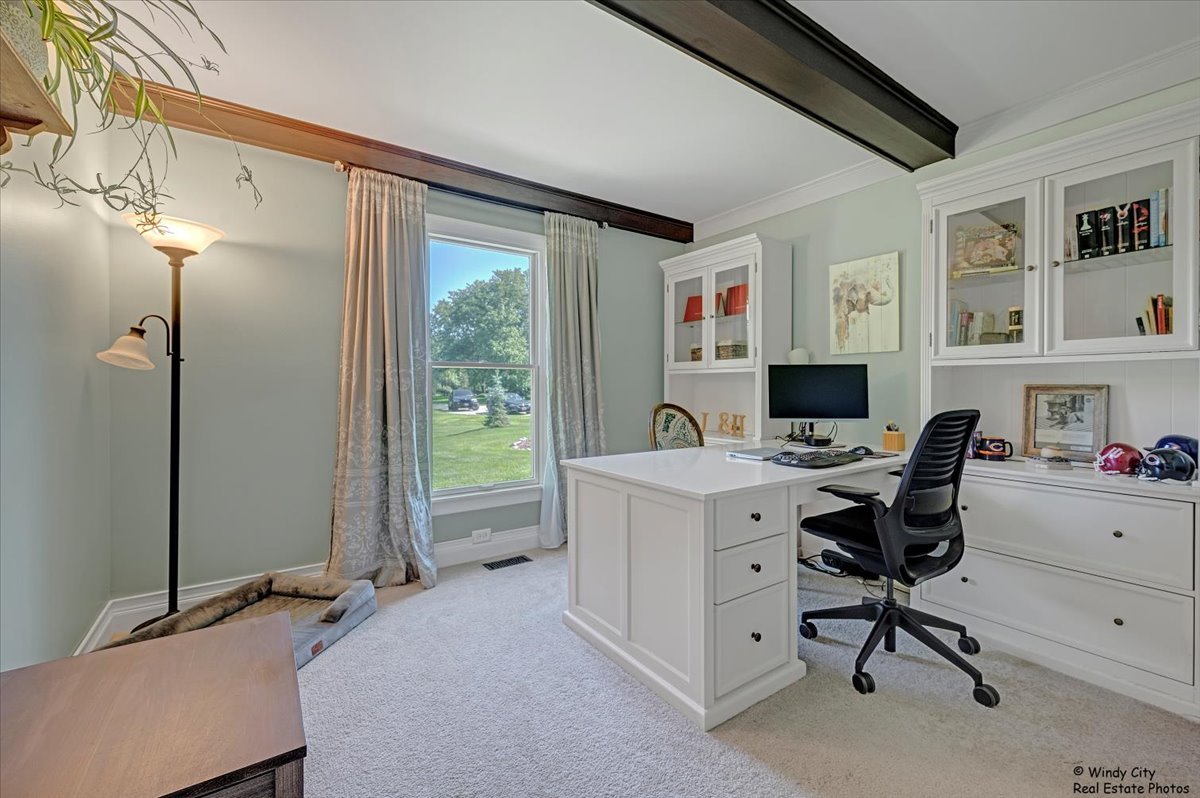 21211 W Laurel Lane