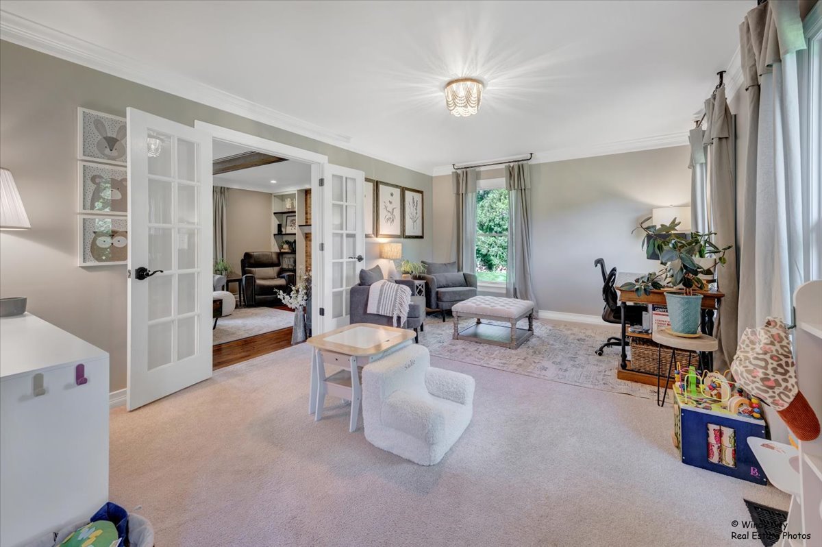 21211 W Laurel Lane