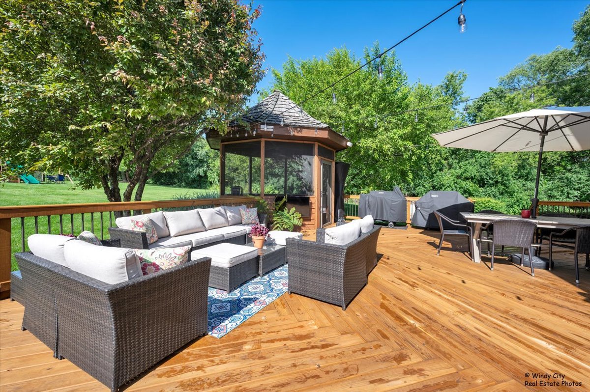 21211 W Laurel Lane