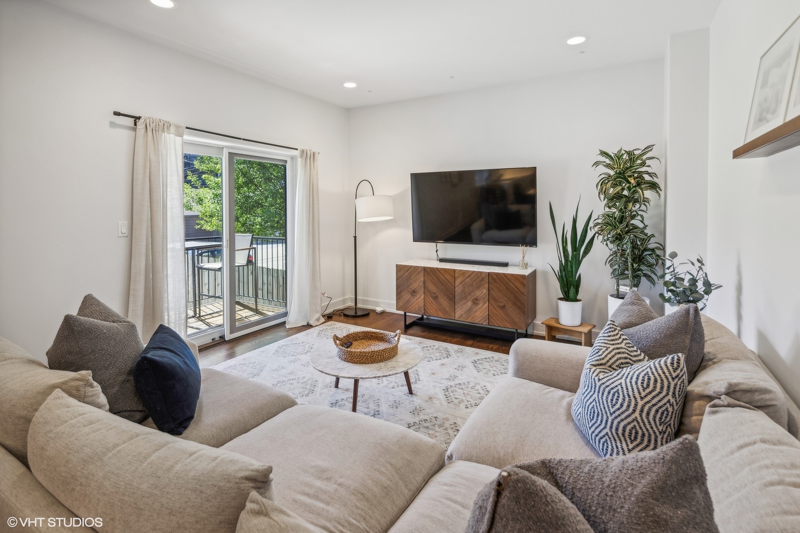 1739 N Humboldt Boulevard Unit: 1E