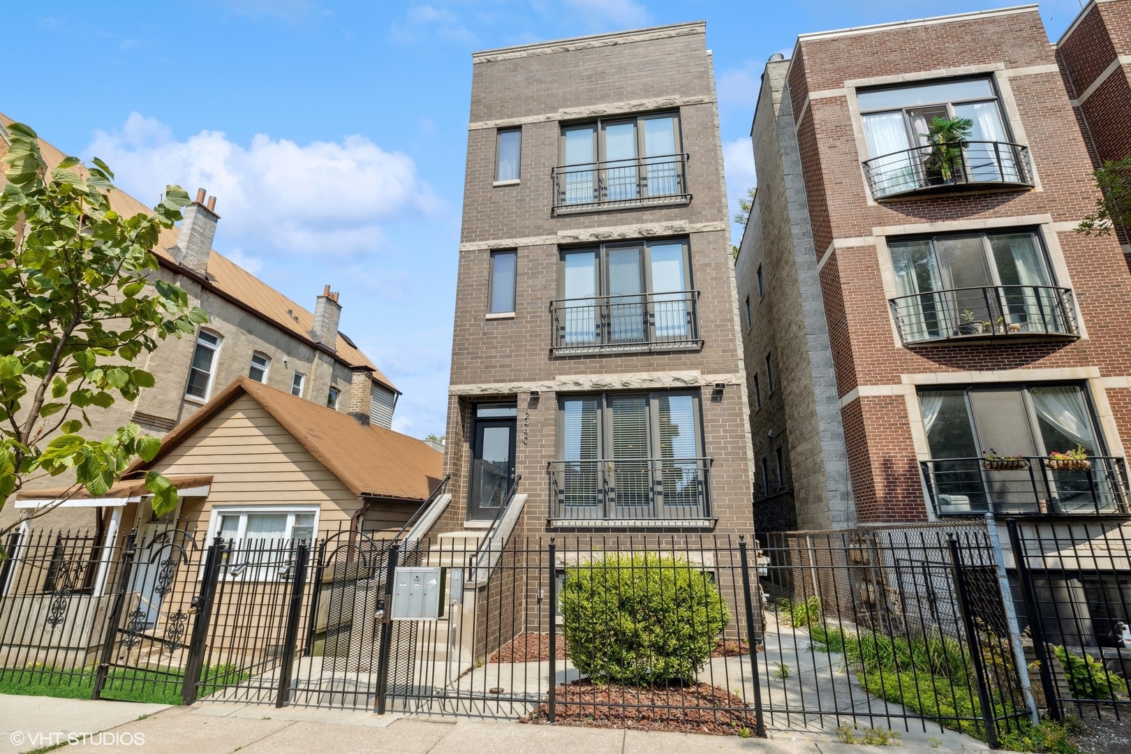 2440 W Cortez Street Unit: 1