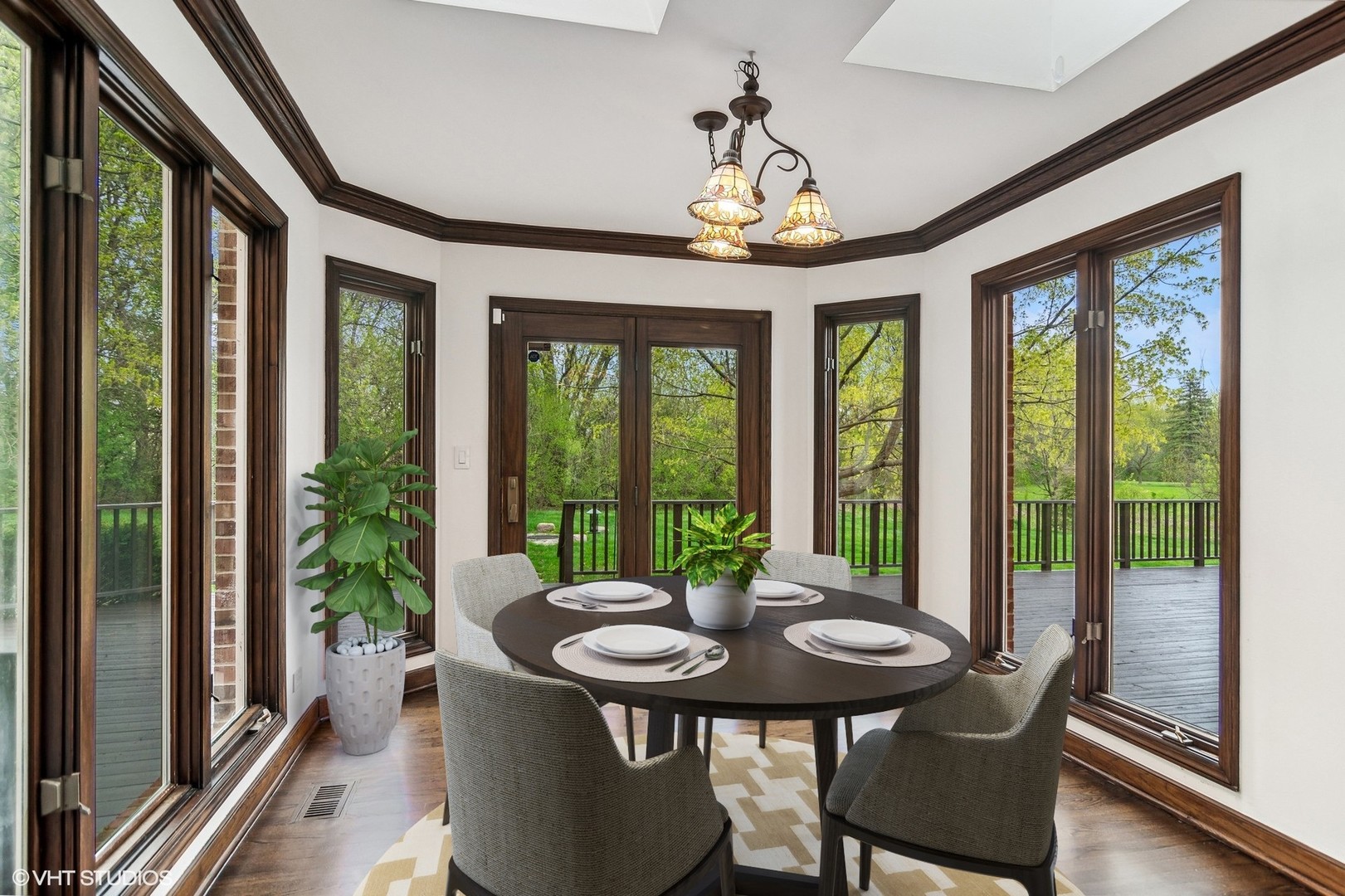 3936 Lakeview Court