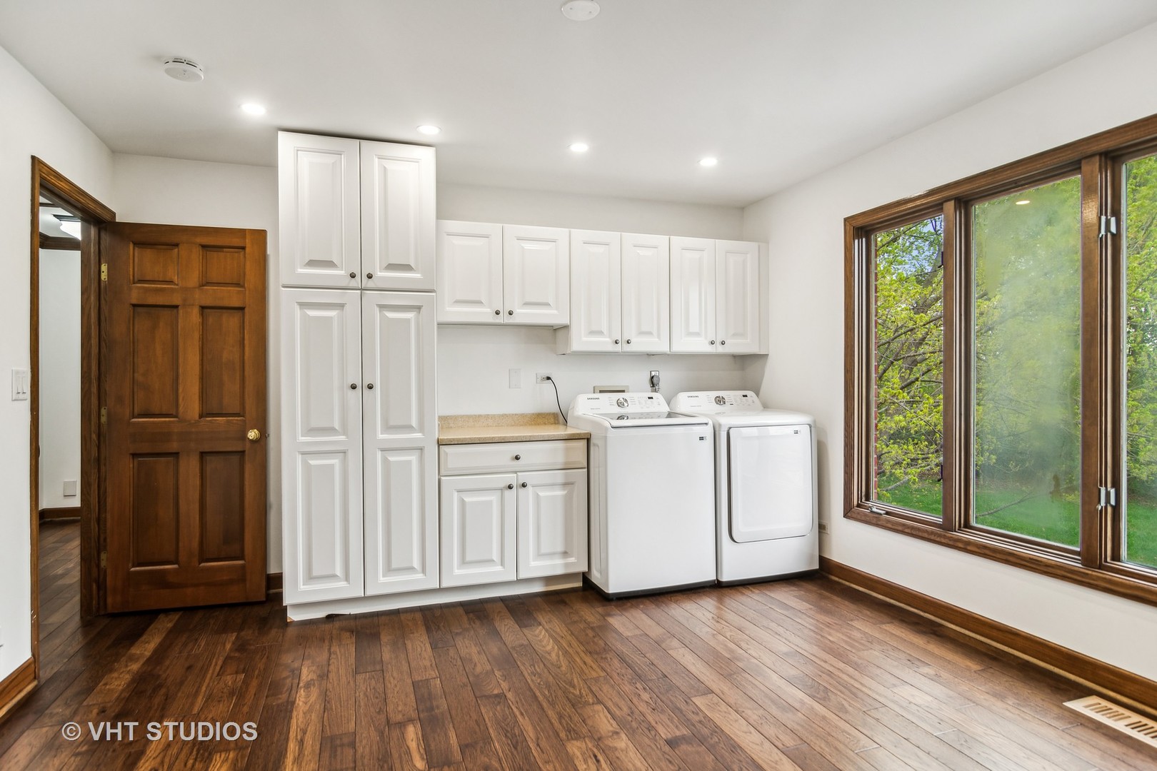 3936 Lakeview Court