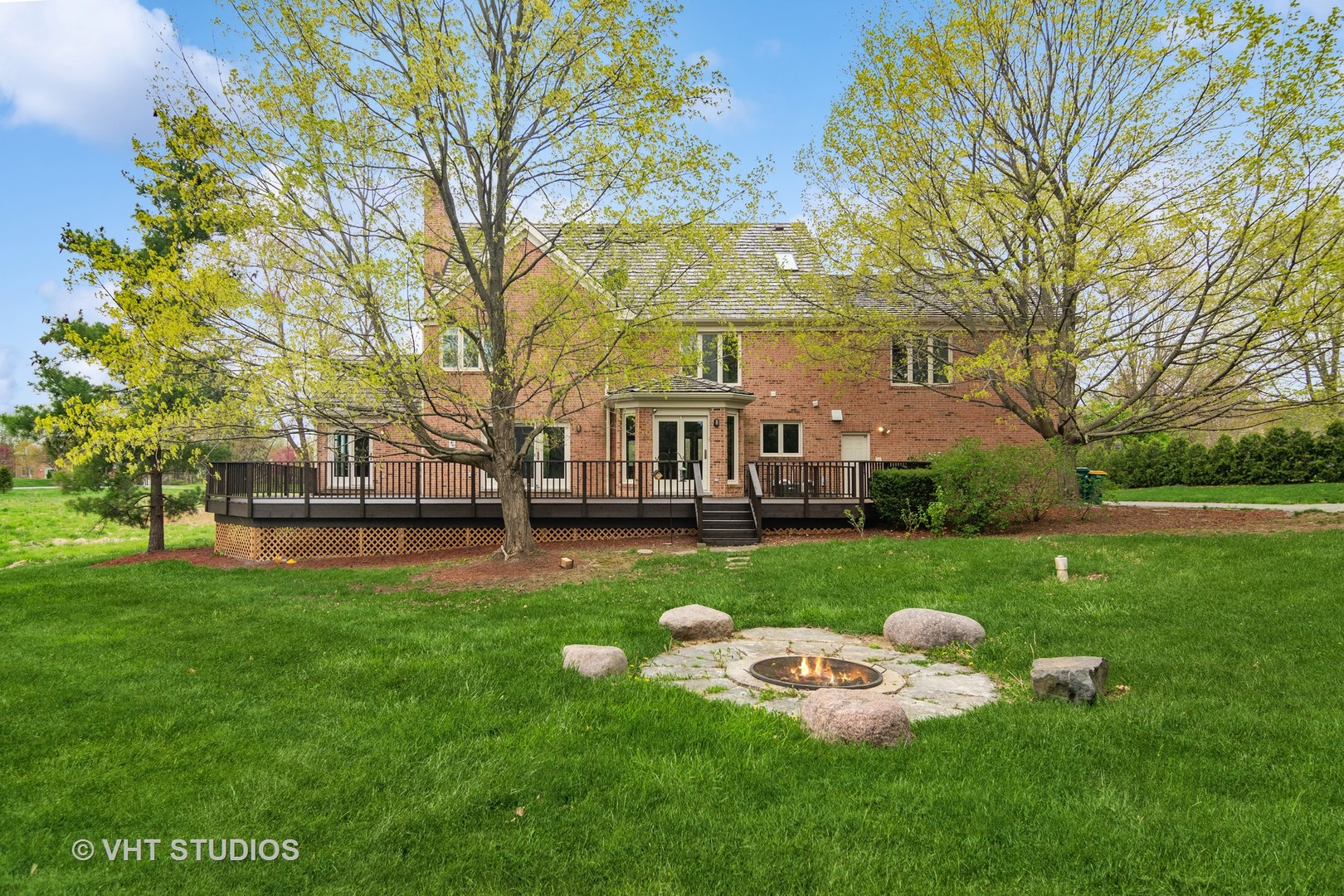 3936 Lakeview Court