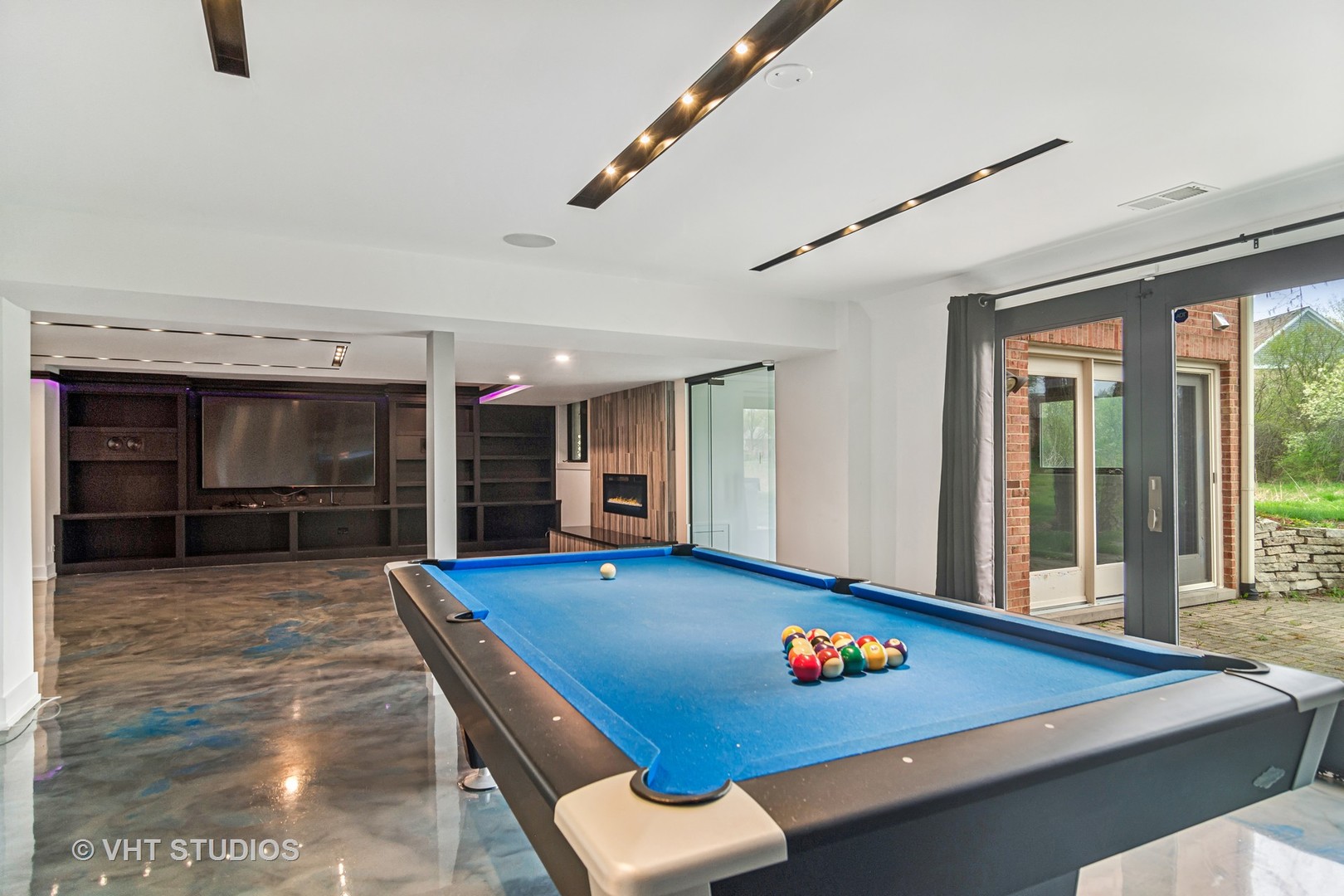 3936 Lakeview Court
