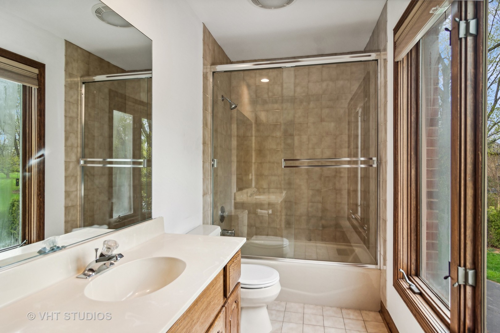 3936 Lakeview Court